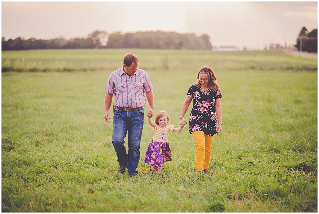 Kara Evans Photographer - Central Illinois Photographer - Iroquois County Family Photographer - Farm Family Photographer