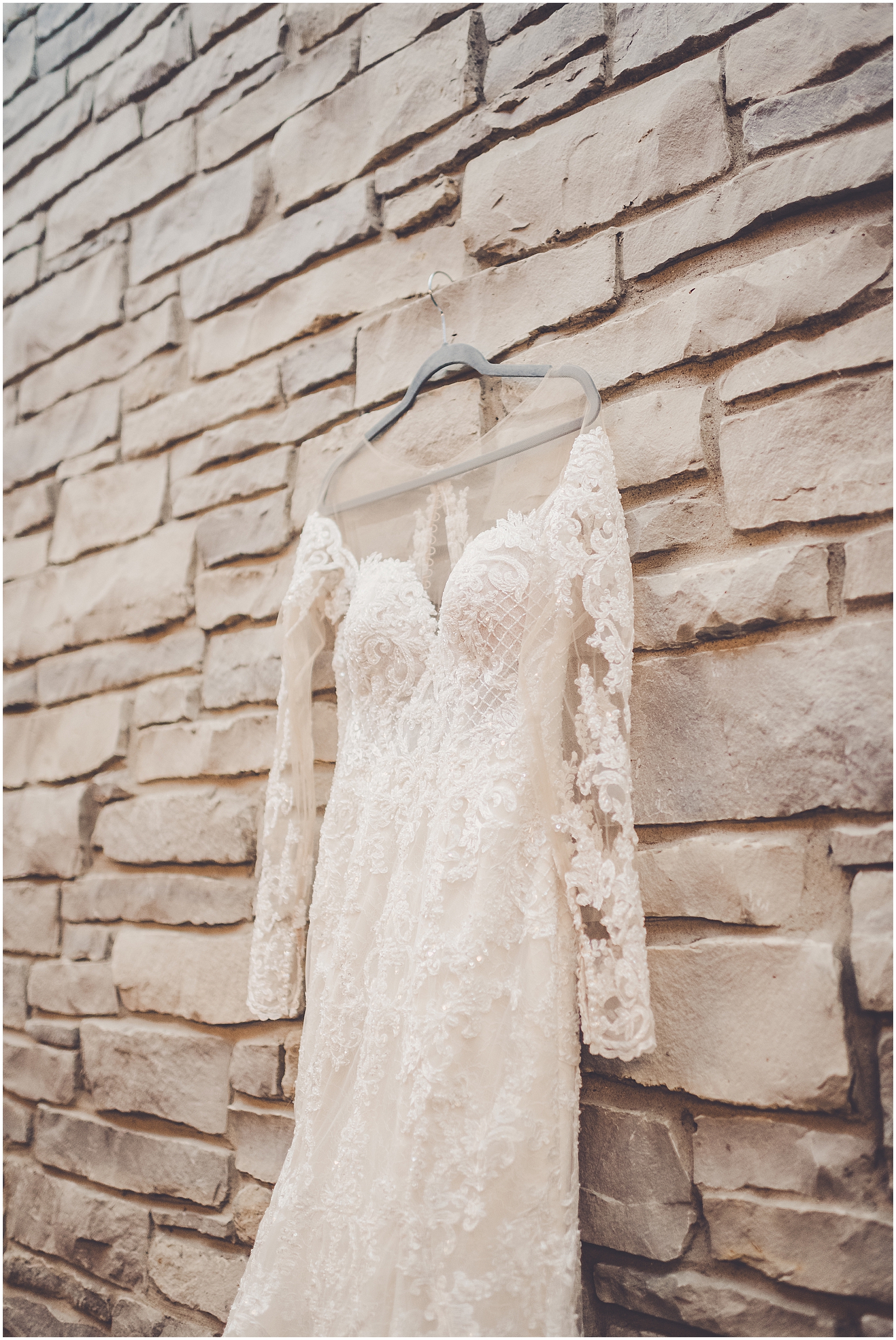 Romantic boho Eaglewood Resort & Spa wedding in Itasca, Illinois with Chicagoland wedding photographer Kara Evans Photographer.