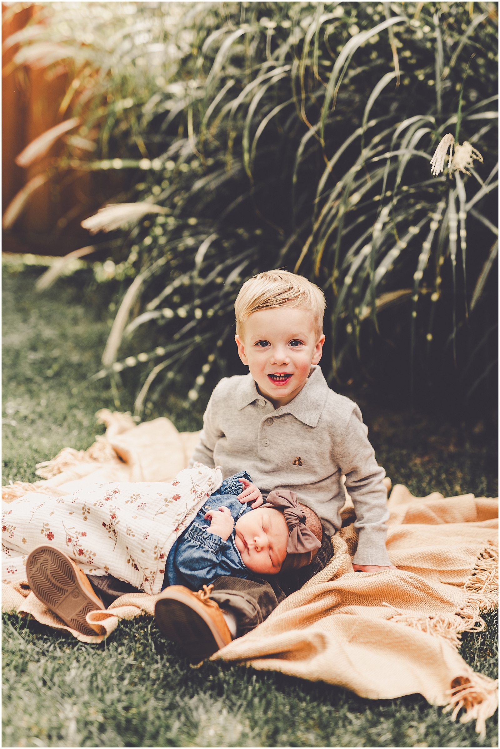 Fall backyard lifestyle newborn photographer with Iroquois & Kankakee County family photographer Kara Evans Photographer.