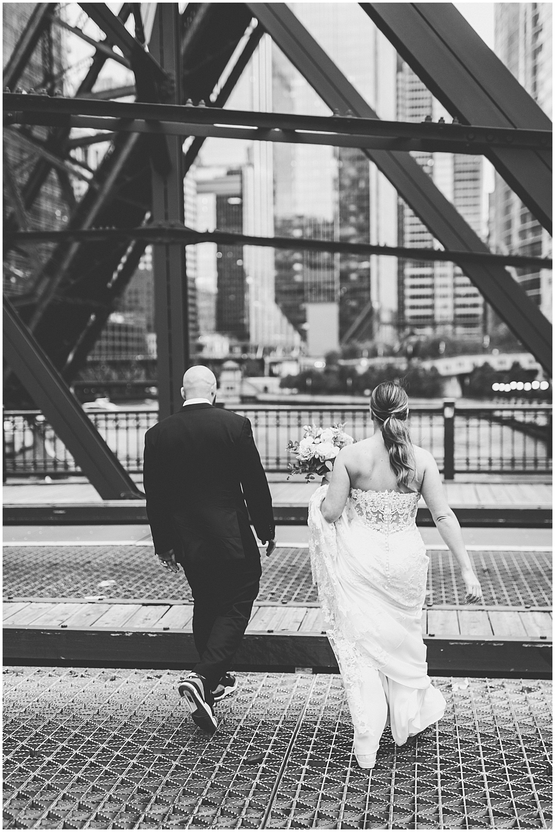 Gibson's Italia rooftop wedding in Chicago, Illinois with Chicagoland wedding photographer Kara Evans Photographer.