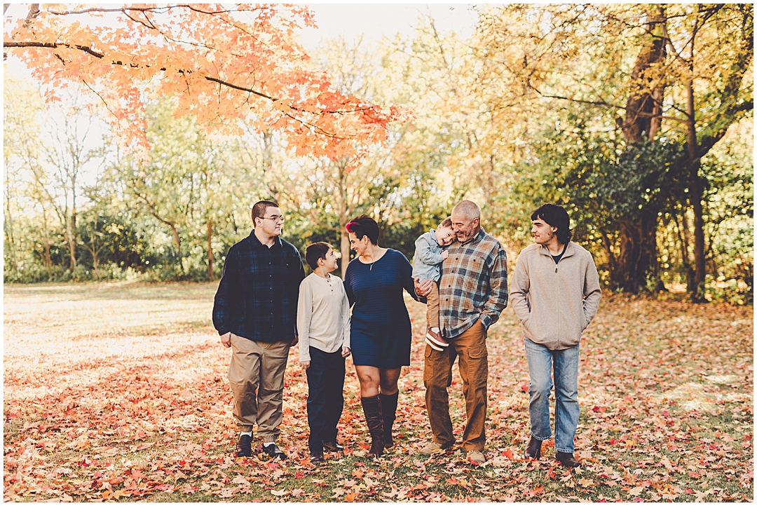 Fall mini sessions at Perry Farm in Bourbonnais with Iroquois & Kankakee County family photographer Kara Evans Photographer.