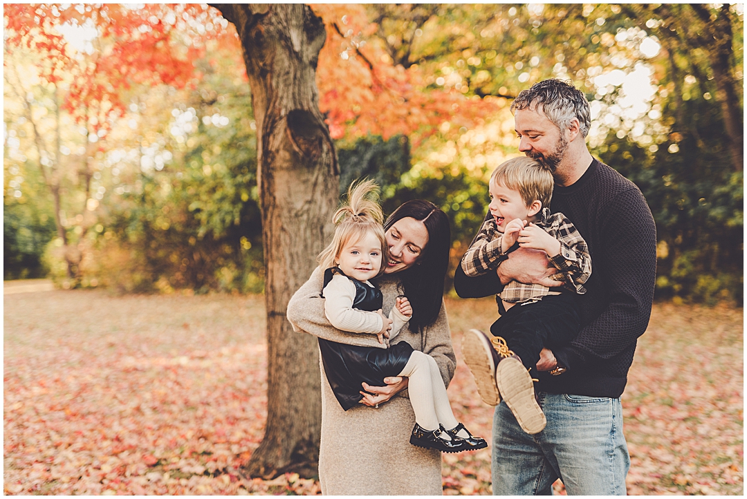 Fall mini sessions at Perry Farm in Bourbonnais with Iroquois & Kankakee County family photographer Kara Evans Photographer.