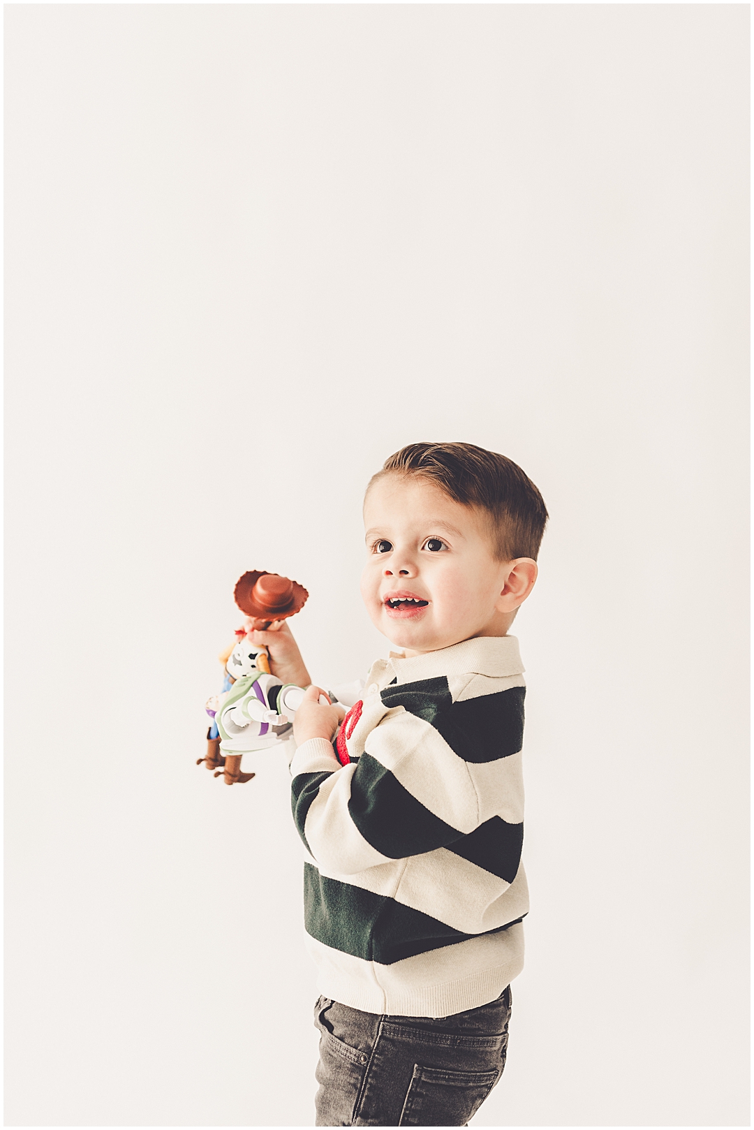 Kankakee studio three-year milestone photographer – Kara Evans Photographer is a family photographer based in Downtown Kankakee.