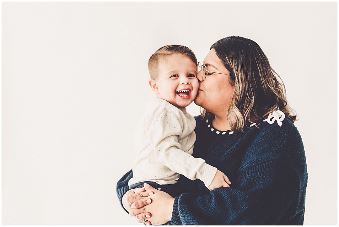 Kankakee studio three-year milestone photographer – Kara Evans Photographer is a family photographer based in Downtown Kankakee.