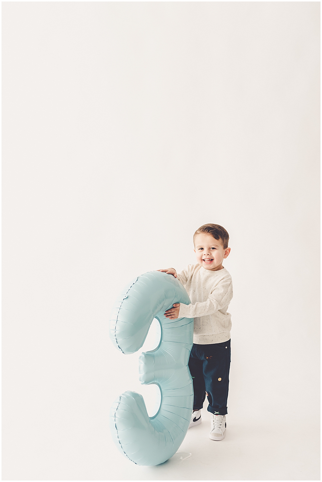Kankakee studio three-year milestone photographer – Kara Evans Photographer is a family photographer based in Downtown Kankakee.