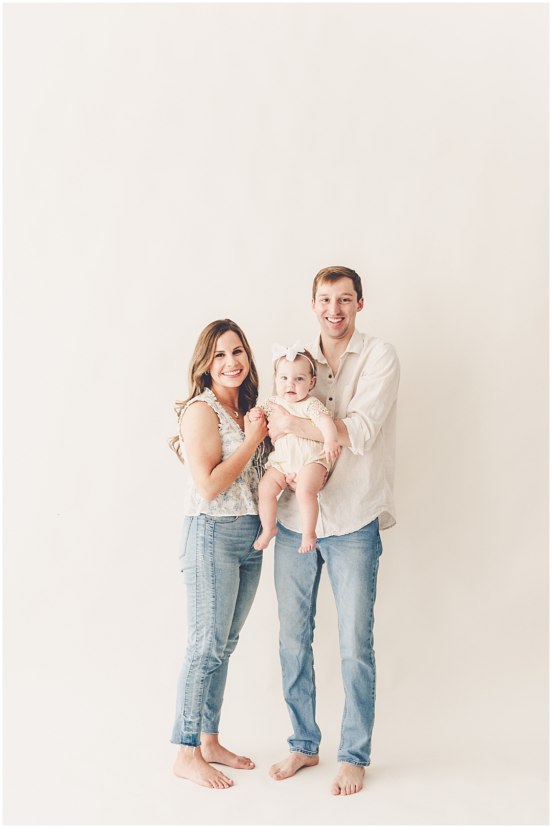 Kankakee one-year milestone photographer – Kara Evans Photographer is a family photographer based in Kankakee, Illinois.