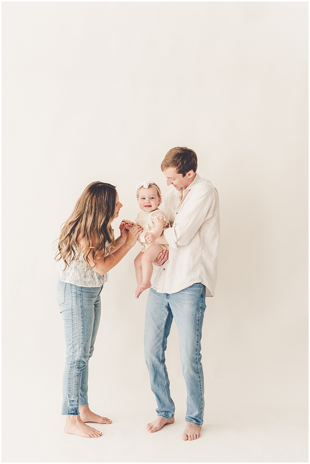 Kankakee one-year milestone photographer – Kara Evans Photographer is a family photographer based in Kankakee, Illinois.