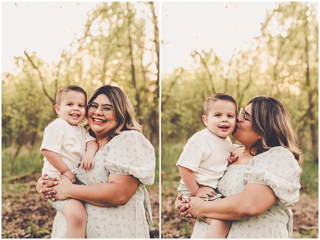 Spring mommy & me photos in Kankakee with Kara Evans Photographer – Kara Evans is a family photographer based in Kankakee, Illinois.