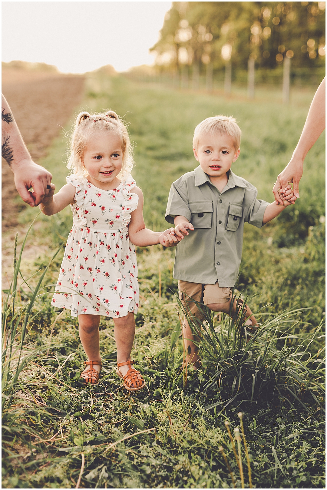 Sunset Iroquois County family photographer – Kara Evans Photographer is a family photographer serving Iroquois County and Kankakee County.