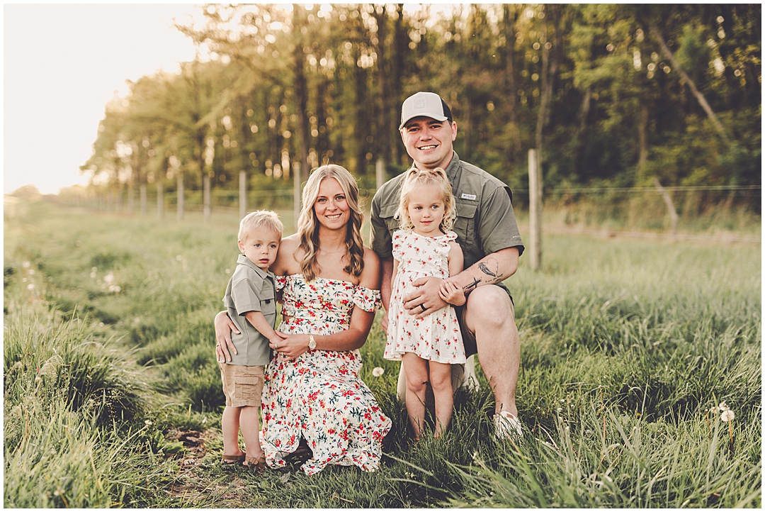 Sunset Iroquois County family photographer – Kara Evans Photographer is a family photographer serving Iroquois County and Kankakee County.