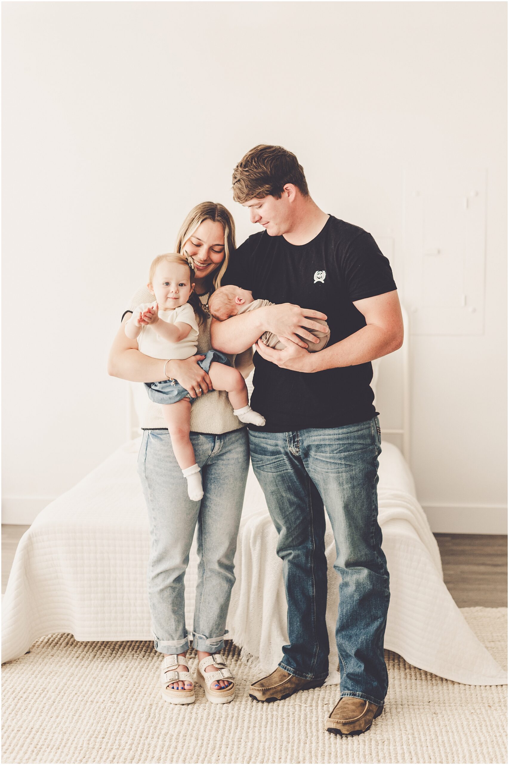 Kankakee studio newborn photographer – Kara Evans is a family and newborn photographed based in Kankakee, Illinois.
