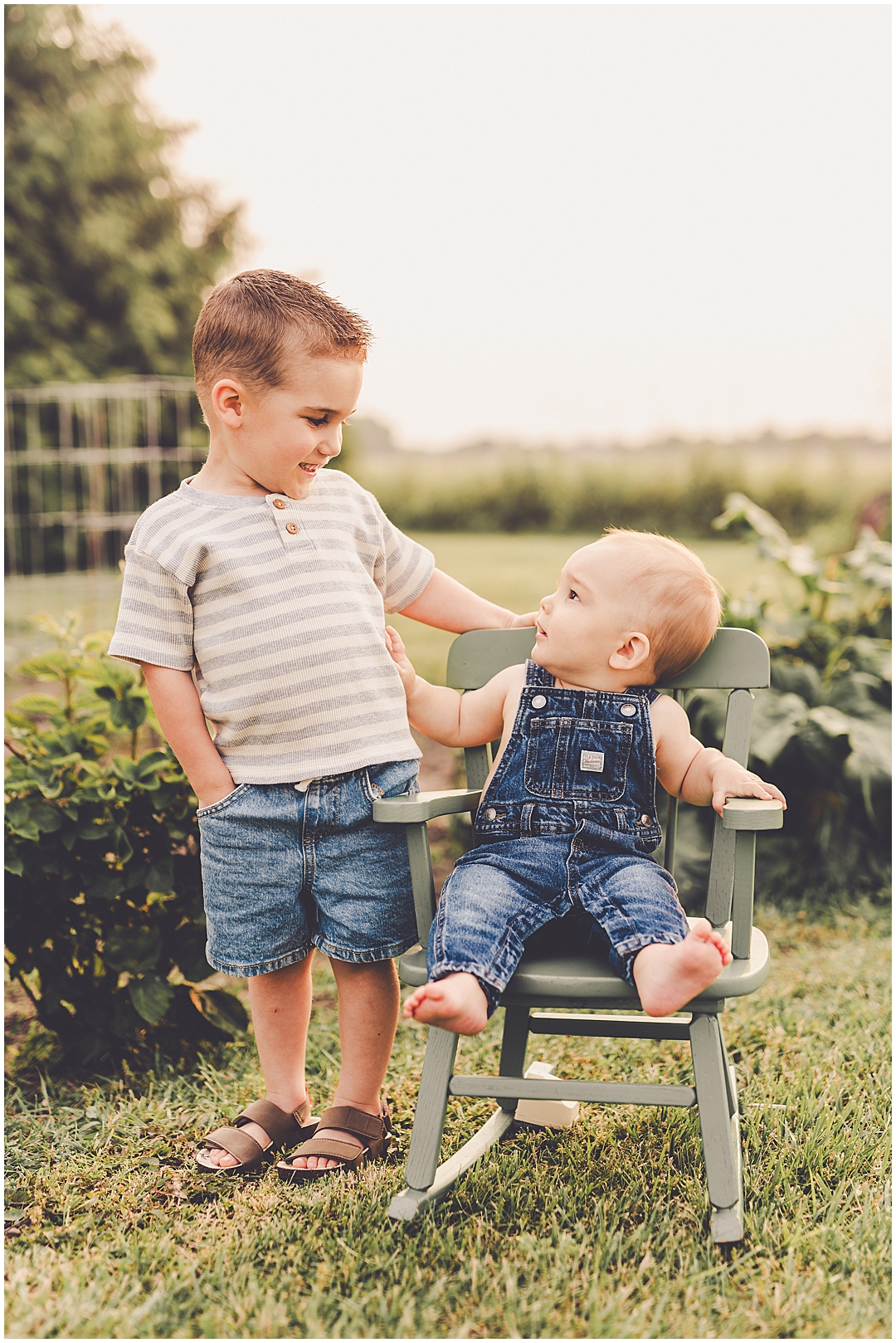 Iroquois County Family Photographer – Kara Evans is a family photographer based in Kankakee serving Iroquois County and Kankakee County.