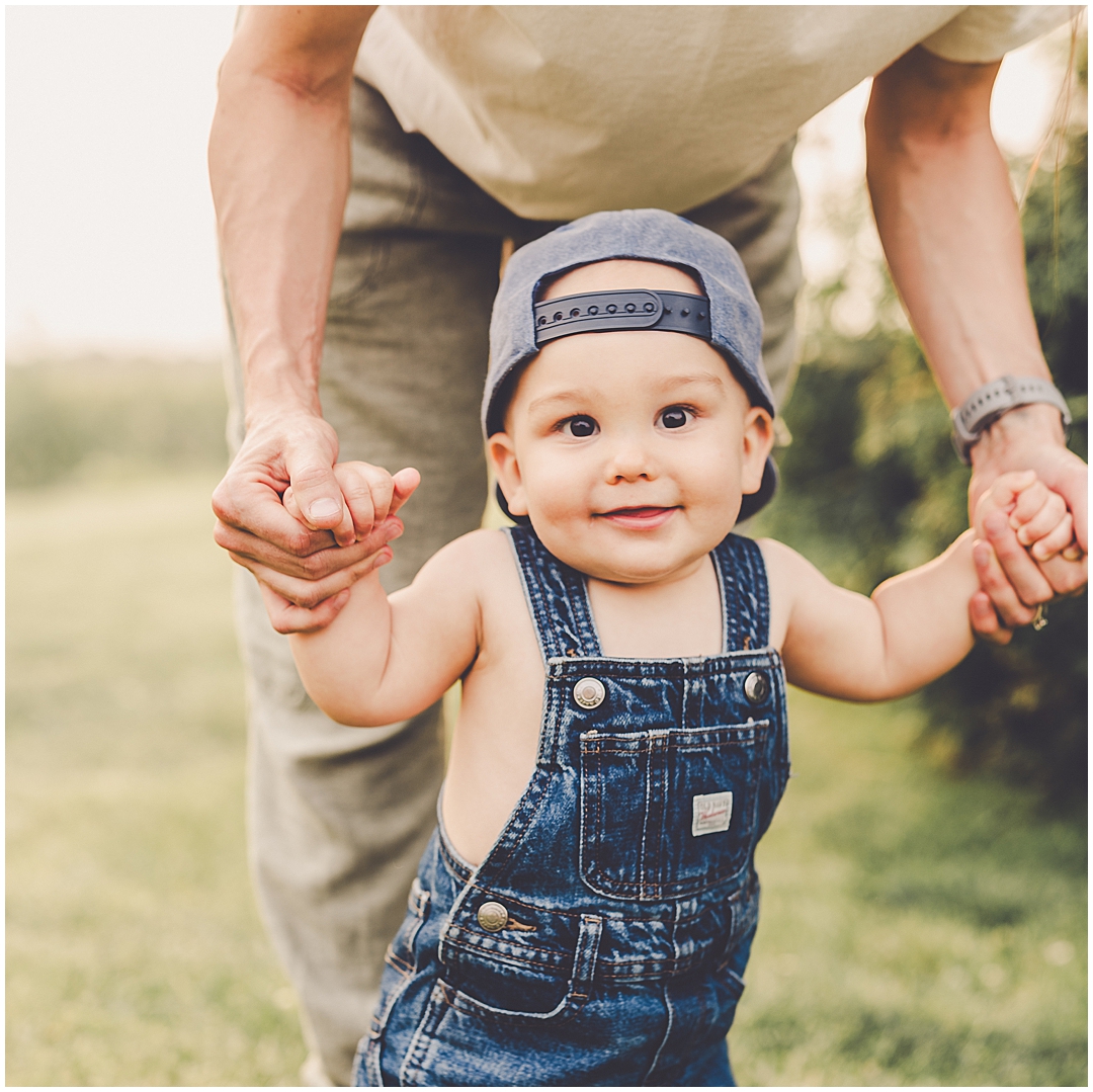 Iroquois County Family Photographer – Kara Evans is a family photographer based in Kankakee serving Iroquois County and Kankakee County.