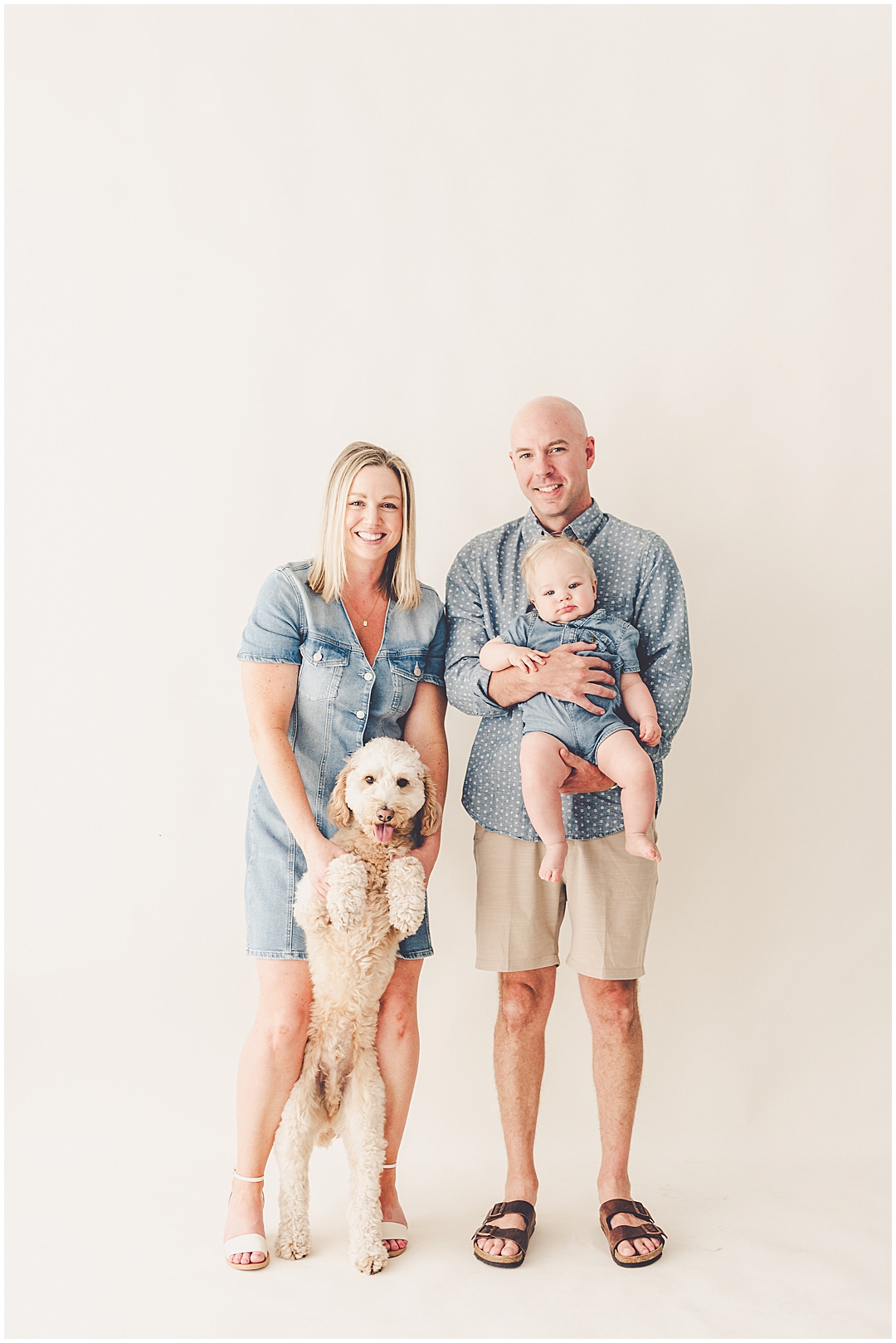 Studio family photographer in Kankakee – Kara Evans Photographer is a family photographer based in Kankakee, Illinois.