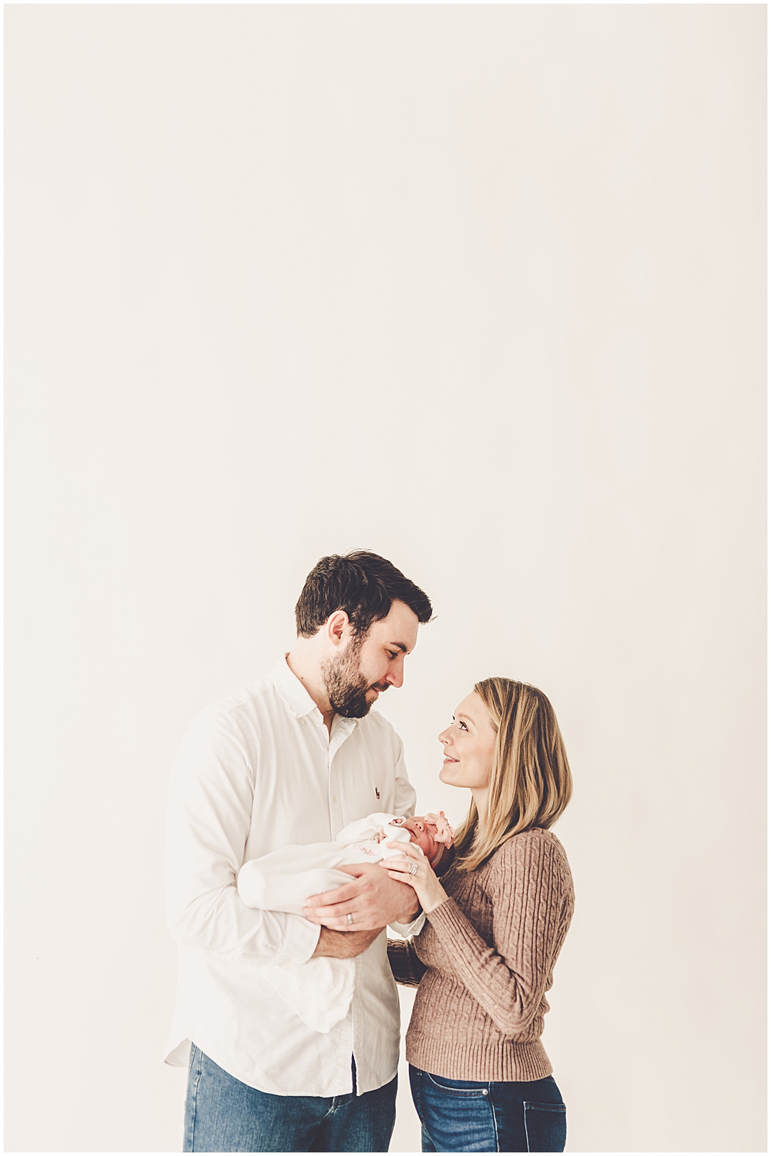 Natural light newborn studio session in Kankakee, Illinois – Kara Evans is a family and newborn photographer based in Kankakee.