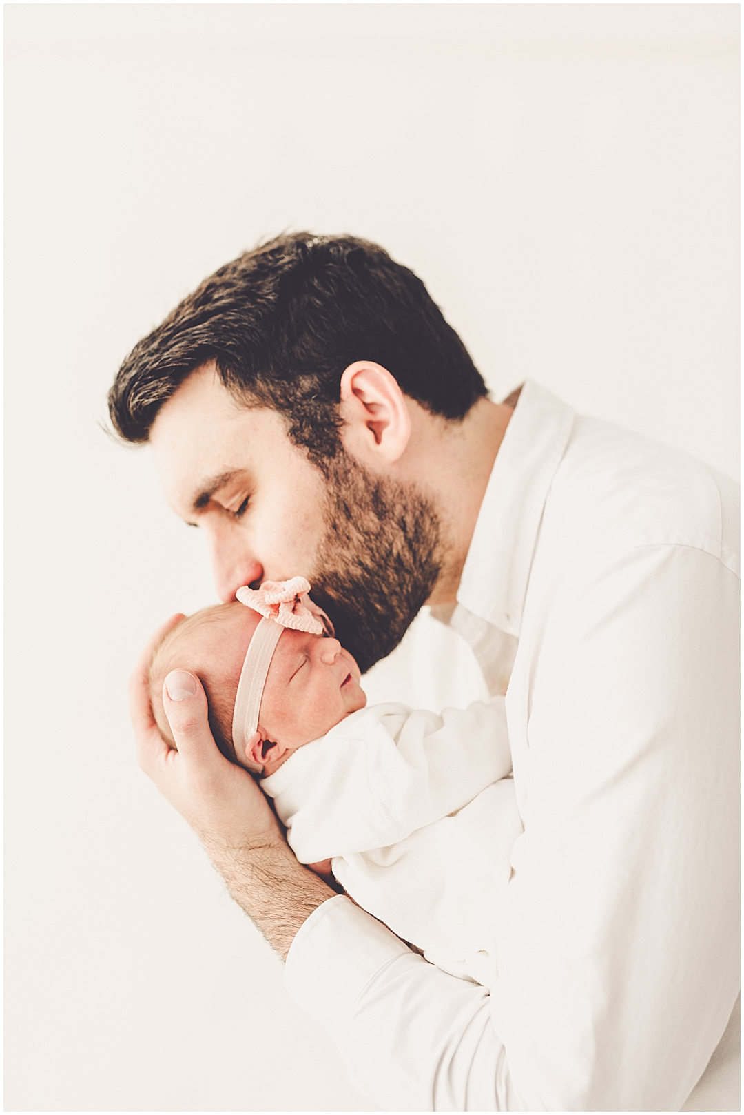Natural light newborn studio session in Kankakee, Illinois – Kara Evans is a family and newborn photographer based in Kankakee.