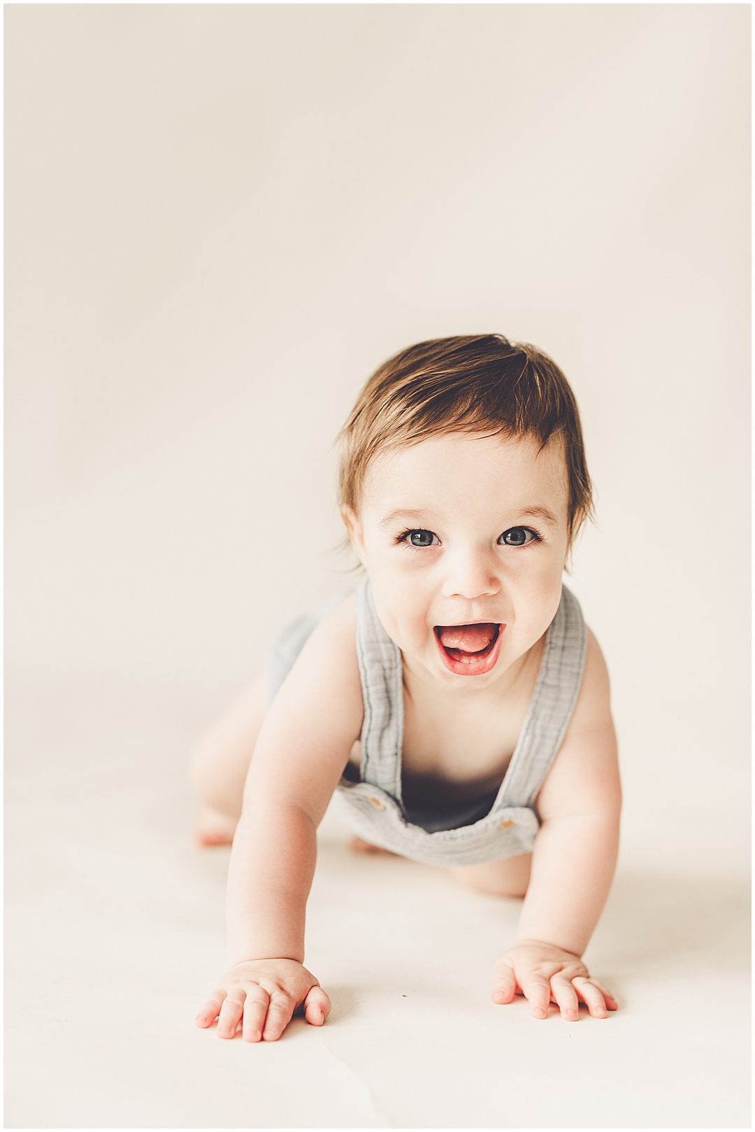 One-year studio milestone photos in Kankakee – Kara Evans Photographer is a family photographer based in Kankakee, Illinois.