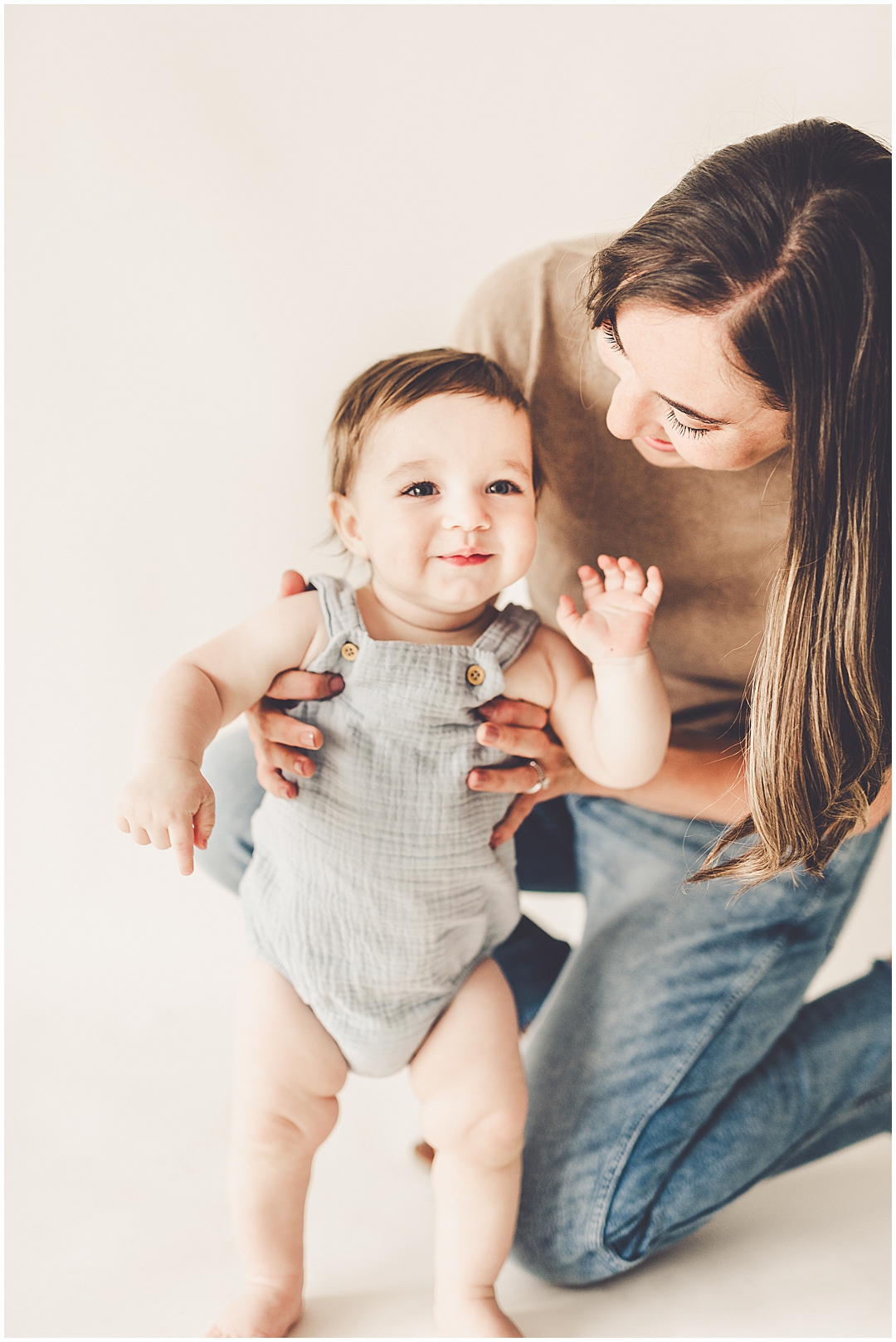 One-year studio milestone photos in Kankakee – Kara Evans Photographer is a family photographer based in Kankakee, Illinois.