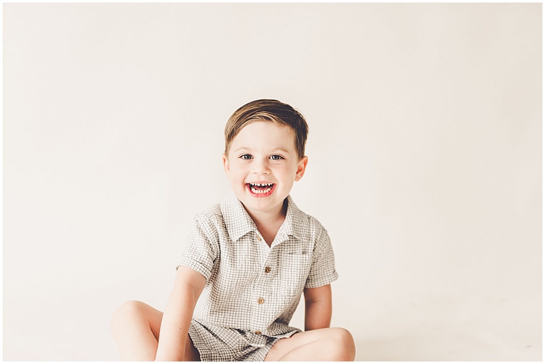 One-year studio milestone photos in Kankakee – Kara Evans Photographer is a family photographer based in Kankakee, Illinois.