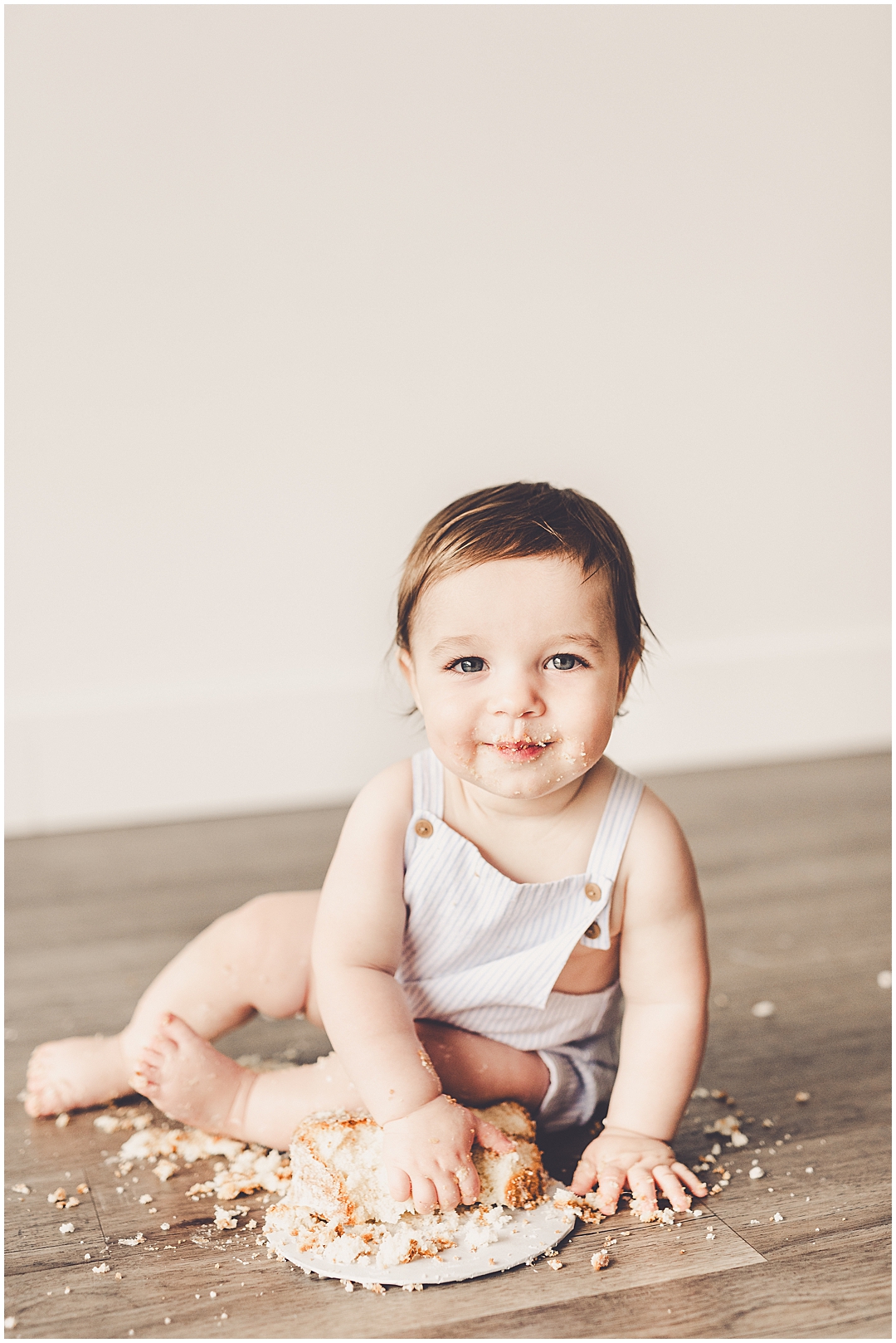 One-year studio milestone photos in Kankakee – Kara Evans Photographer is a family photographer based in Kankakee, Illinois.