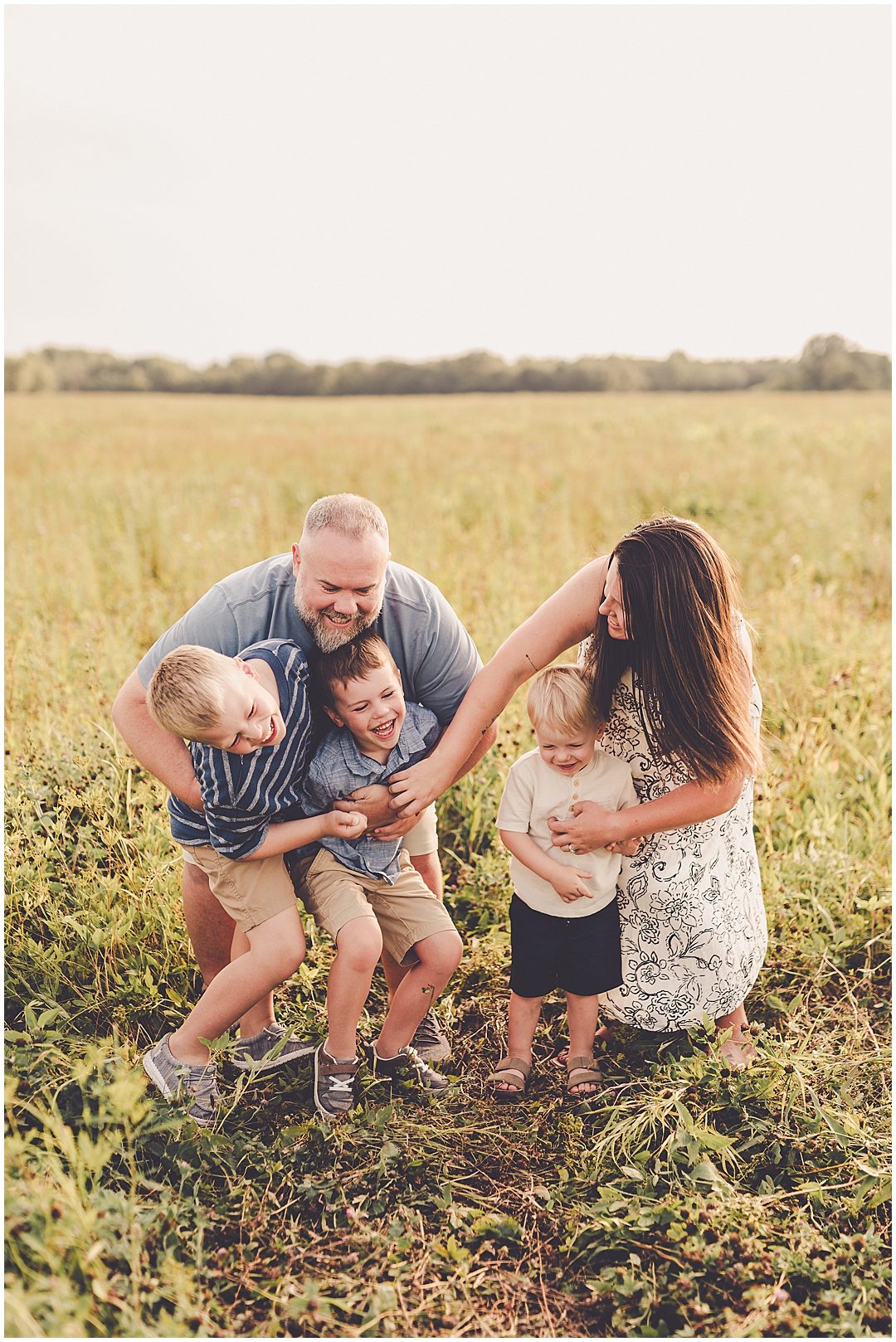 Iroquois County family photographer - Kara Evans is a family photographer serving Iroquois County, and Kankakee County, and Central Illinois.