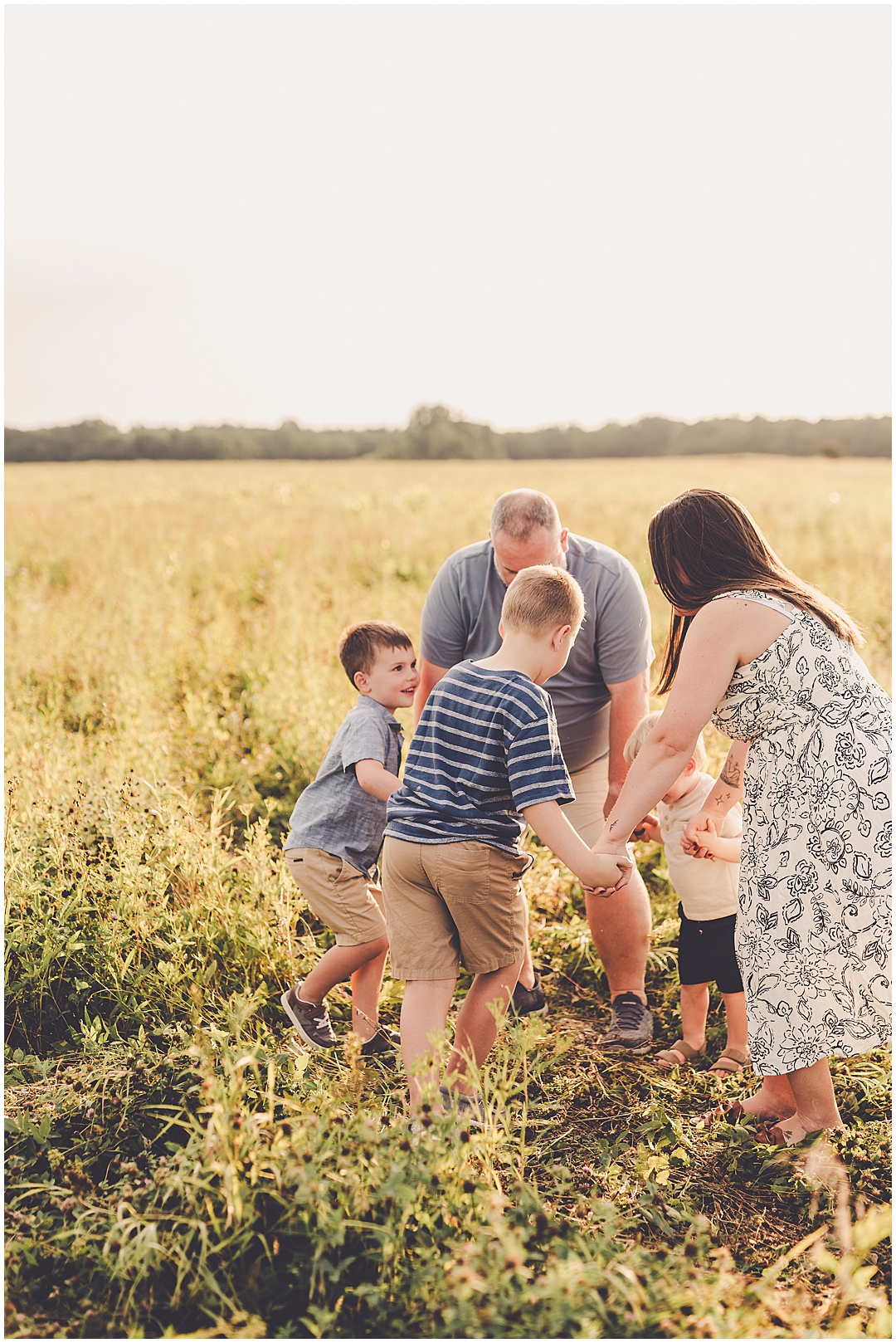 Iroquois County family photographer - Kara Evans is a family photographer serving Iroquois County, and Kankakee County, and Central Illinois.
