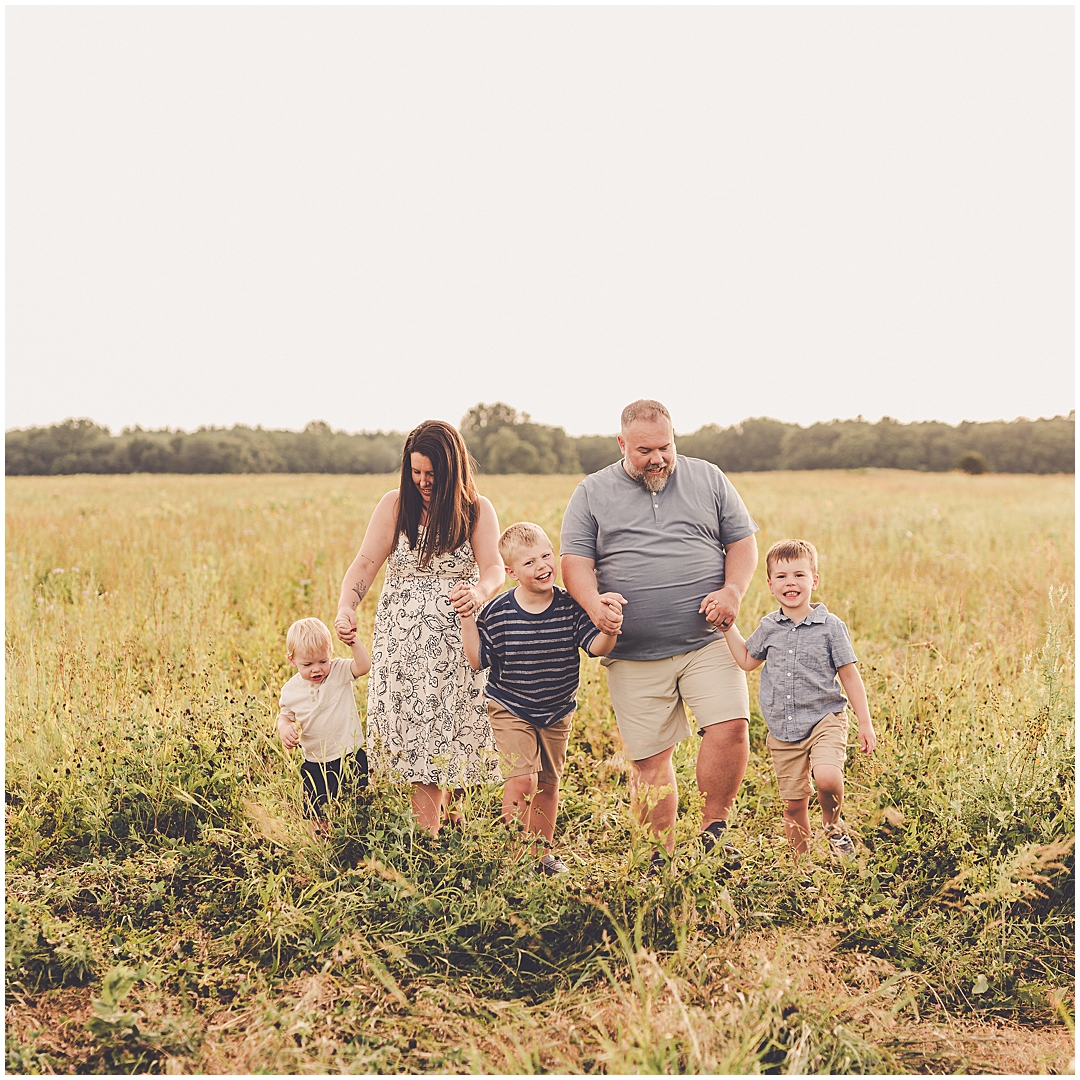 Iroquois County family photographer - Kara Evans is a family photographer serving Iroquois County, and Kankakee County, and Central Illinois.