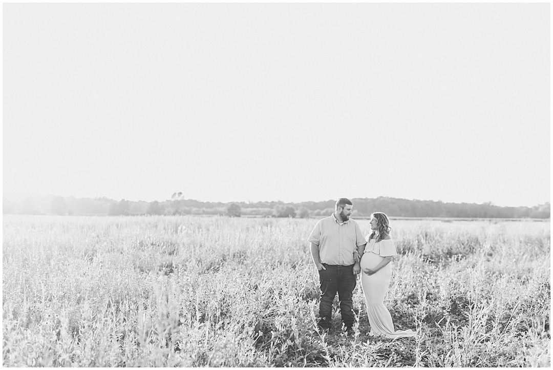 Watseka maternity photos with Kara Evans Photographer - Kara Evans is a Iroquois County and Kankakee County family photographer.