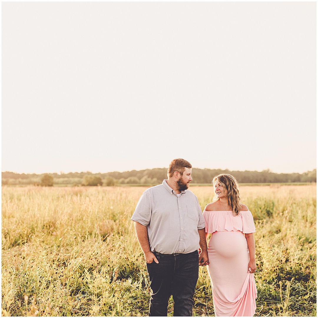 Watseka maternity photos with Kara Evans Photographer - Kara Evans is a Iroquois County and Kankakee County family photographer.