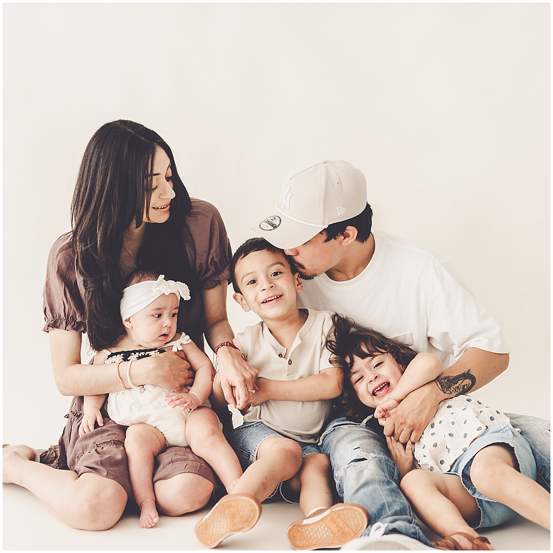 Kankakee studio family photographer - Kara Evans is a family photographer serving Kankakee County and Iroquois County.