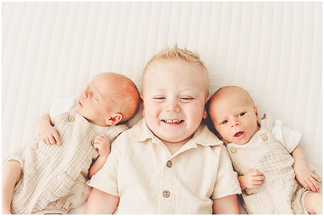 Twin newborn photographer in Kankakee with Kankakee & Iroquois County family photographer Kara Evans Photographer.