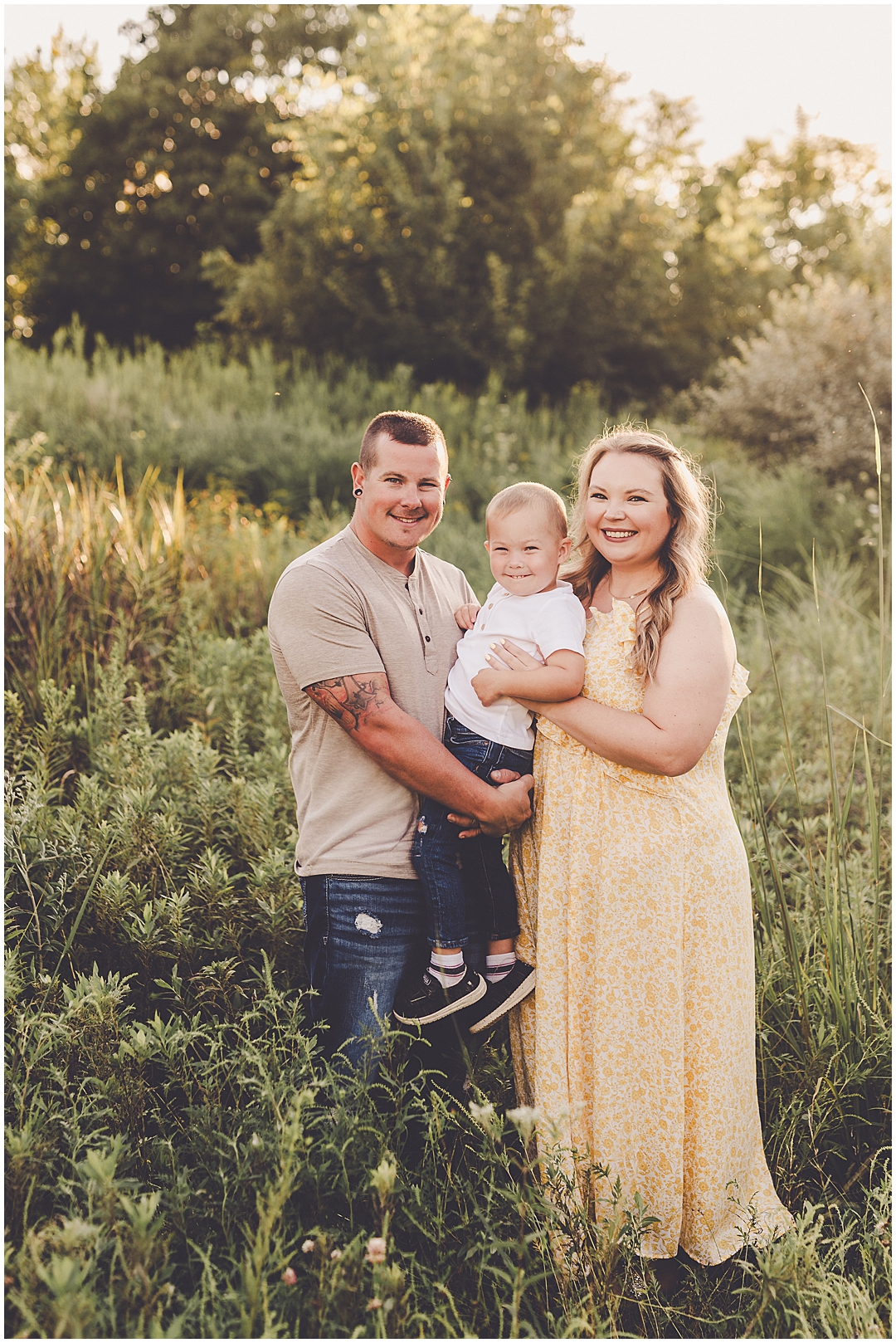 Summer family photos at Perry Farm with the Spry family – Kara Evans Photographer is a Kankakee and Iroquois County family photographer.