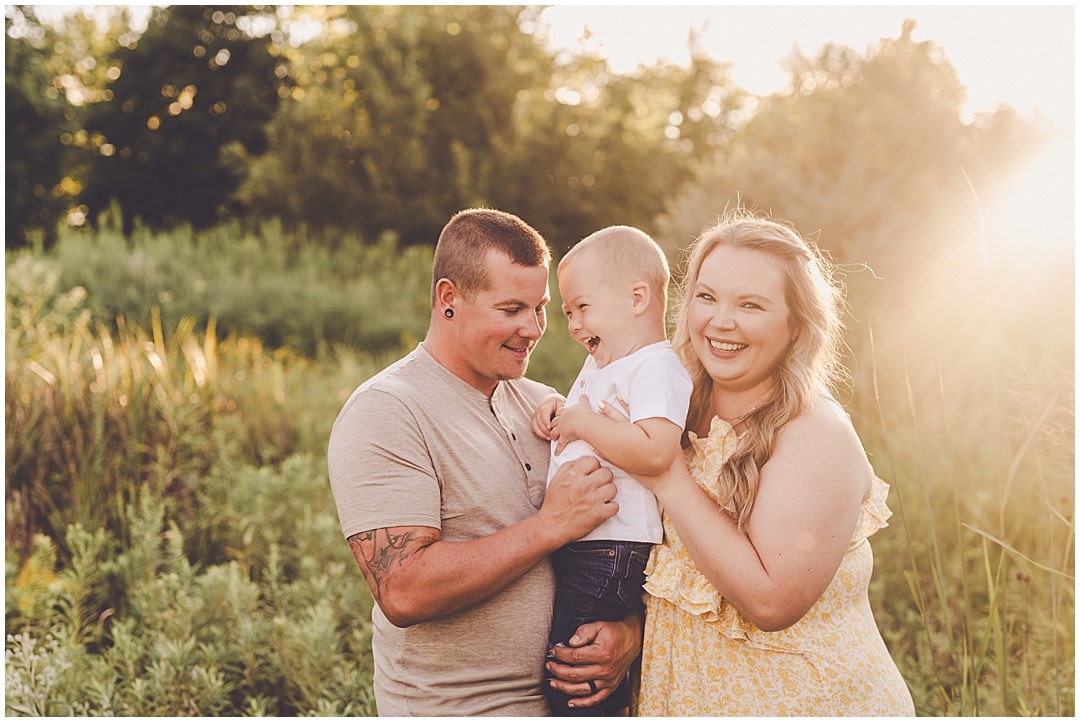 Summer family photos at Perry Farm with the Spry family – Kara Evans Photographer is a Kankakee and Iroquois County family photographer.