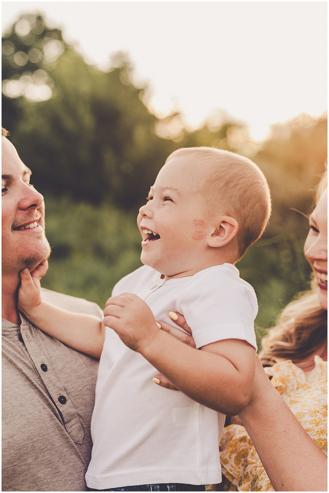 Summer family photos at Perry Farm with the Spry family – Kara Evans Photographer is a Kankakee and Iroquois County family photographer.