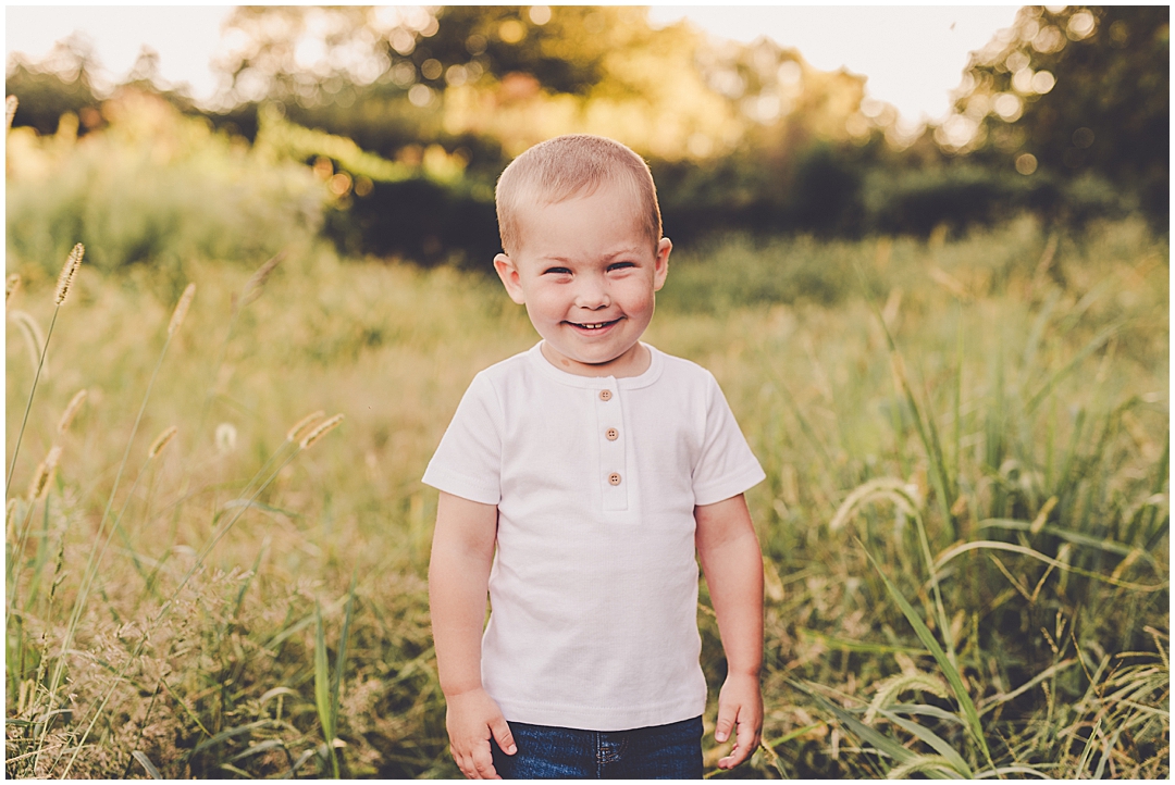 Summer family photos at Perry Farm with the Spry family – Kara Evans Photographer is a Kankakee and Iroquois County family photographer.