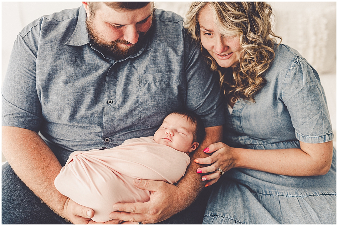 Kankakee newborn photographer – Kara Evans Photographer is an Iroquois County and Kankakee County family and newborn photographer.