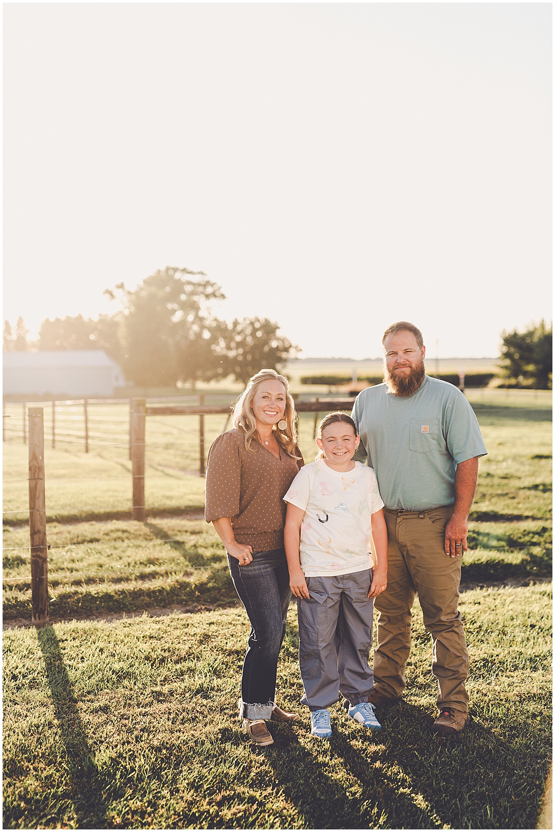 Iroquois County family photographer – Kara Evans Photographer is a Central Illinois family photographer serving Kankakee and Iroquois County.