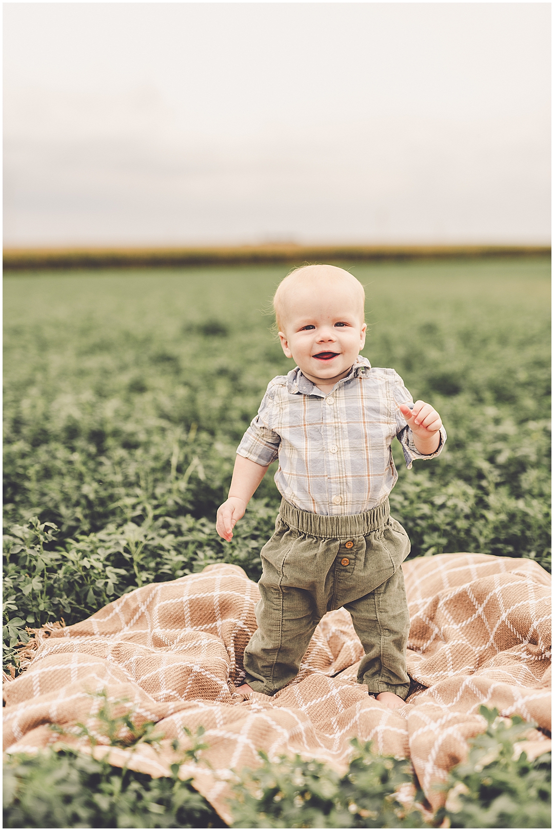 Central Illinois family photographer and farm family photos with Kankakee & Iroquois County family photographer Kara Evans Photographer.