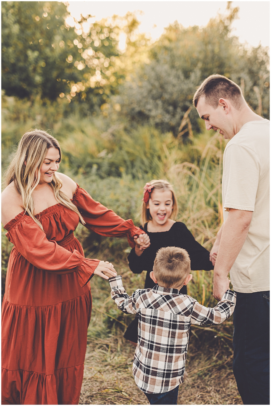Perry Farm fall family photos inspiration with Iroquois and Kankakee County family photographer Kara Evans Photographer.