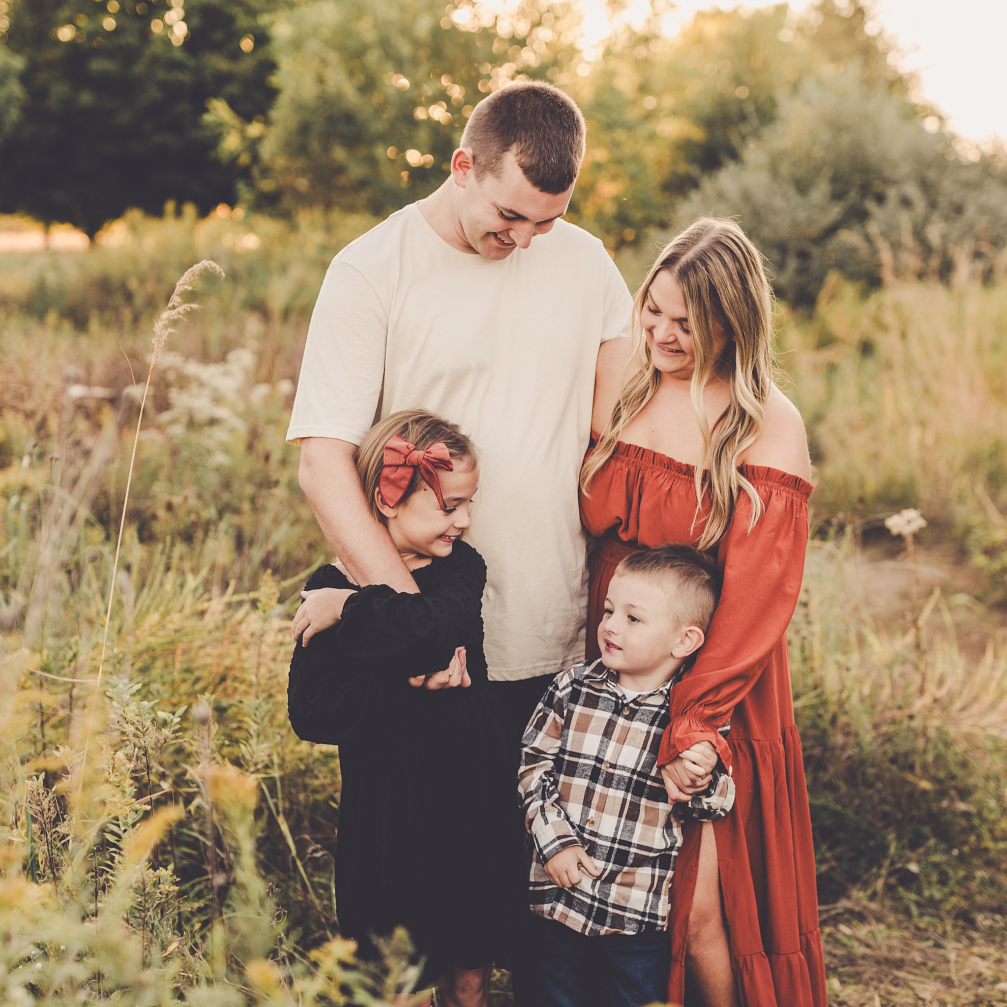 Perry Farm fall family photos inspiration with Iroquois and Kankakee County family photographer Kara Evans Photographer.