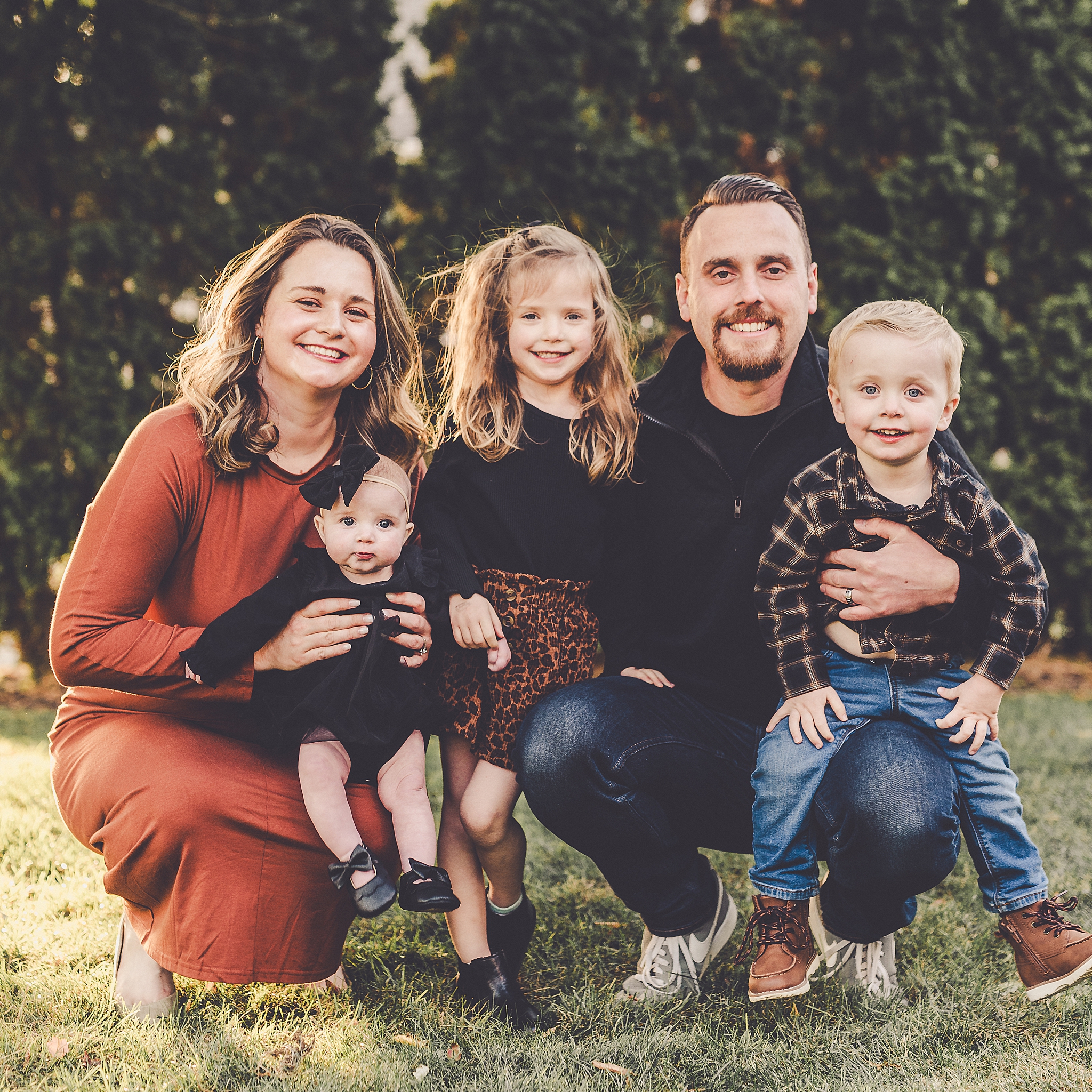 Central Illinois family photographer Kara Evans Photographer takes fall family photos throughout Kankakee and Iroquois Counties.
