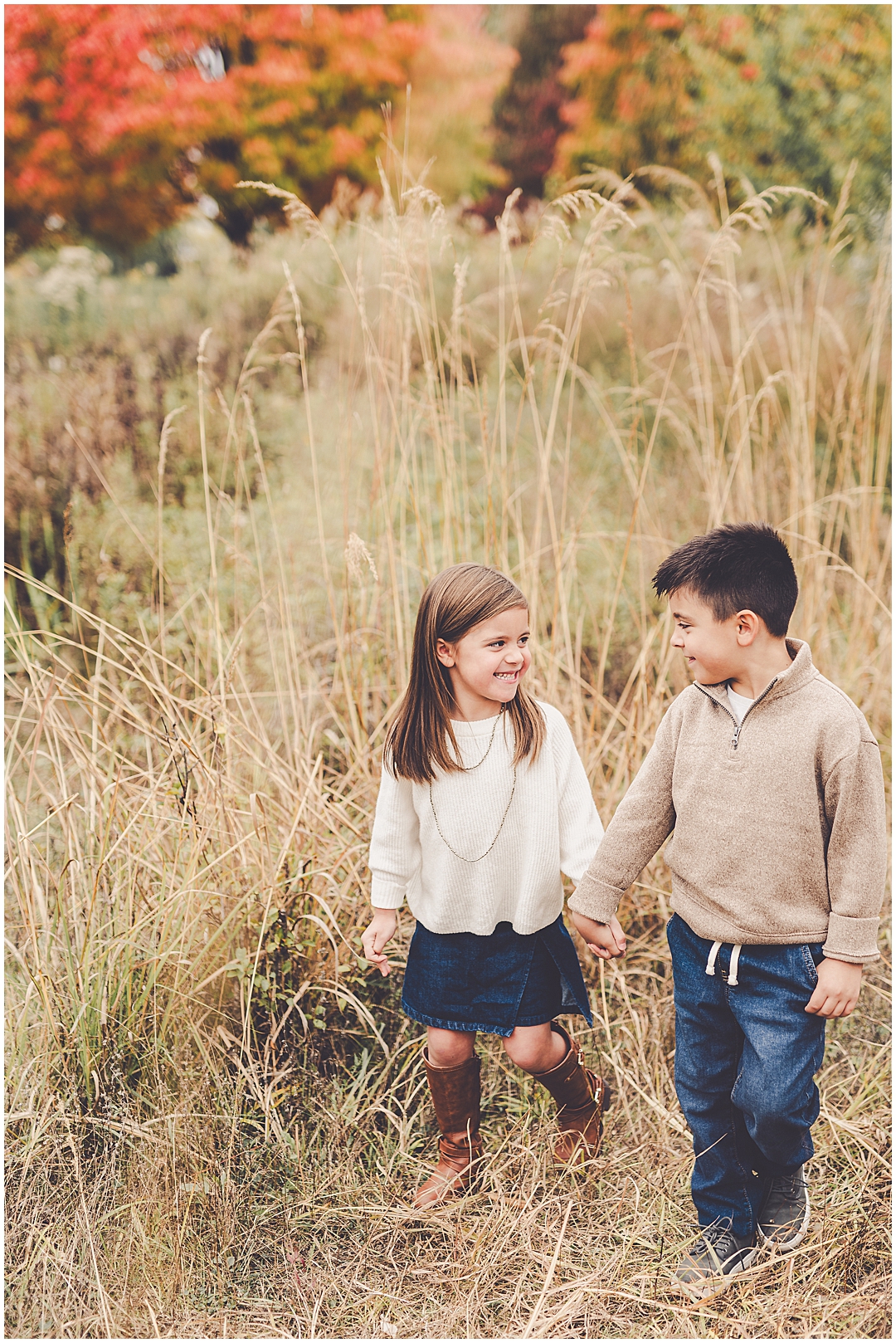 Fall mini sessions at Perry Farm Park in Bourbonnais with Iroquois & Kankakee County family photographer Kara Evans Photographer.