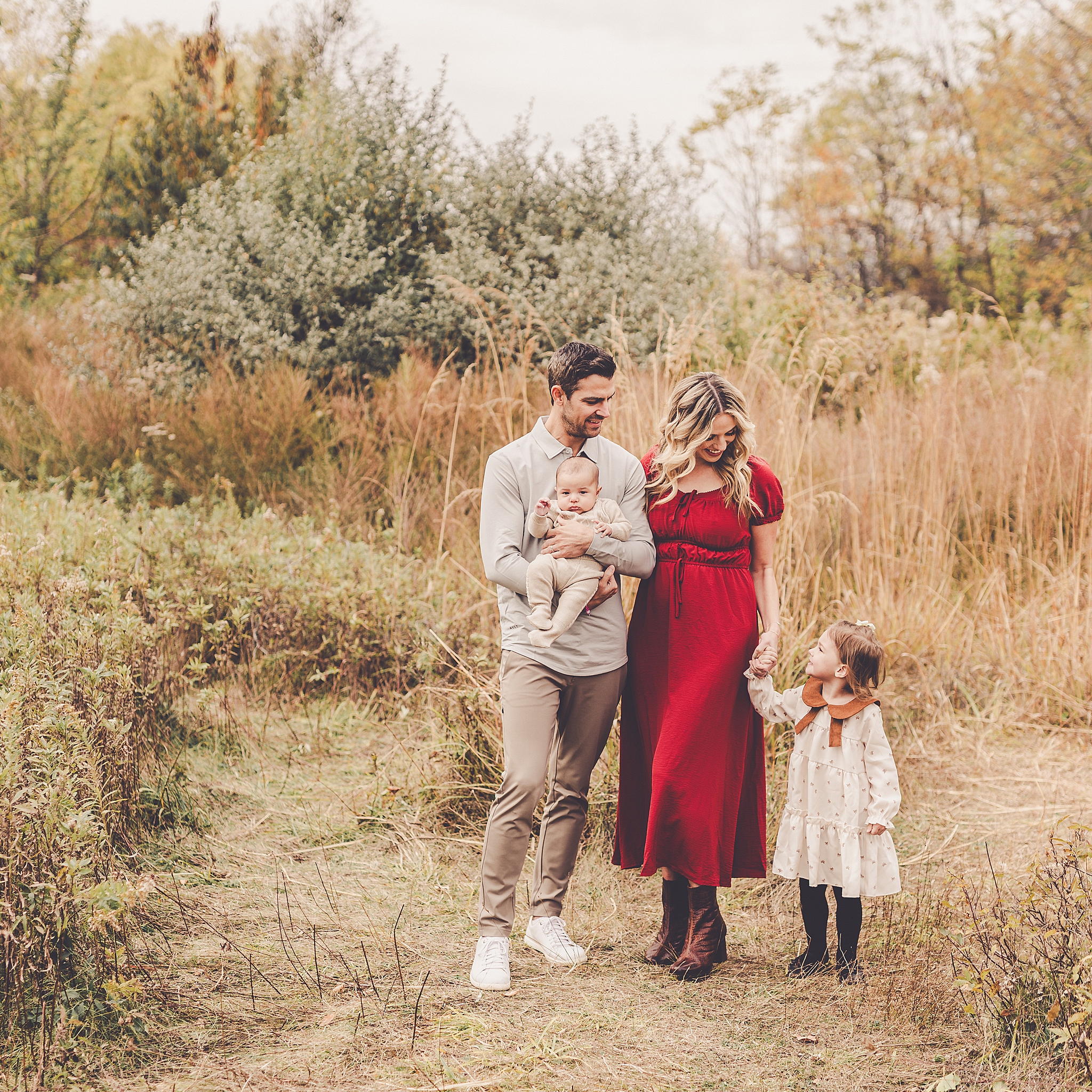 Fall mini sessions at Perry Farm Park in Bourbonnais with Iroquois & Kankakee County family photographer Kara Evans Photographer.