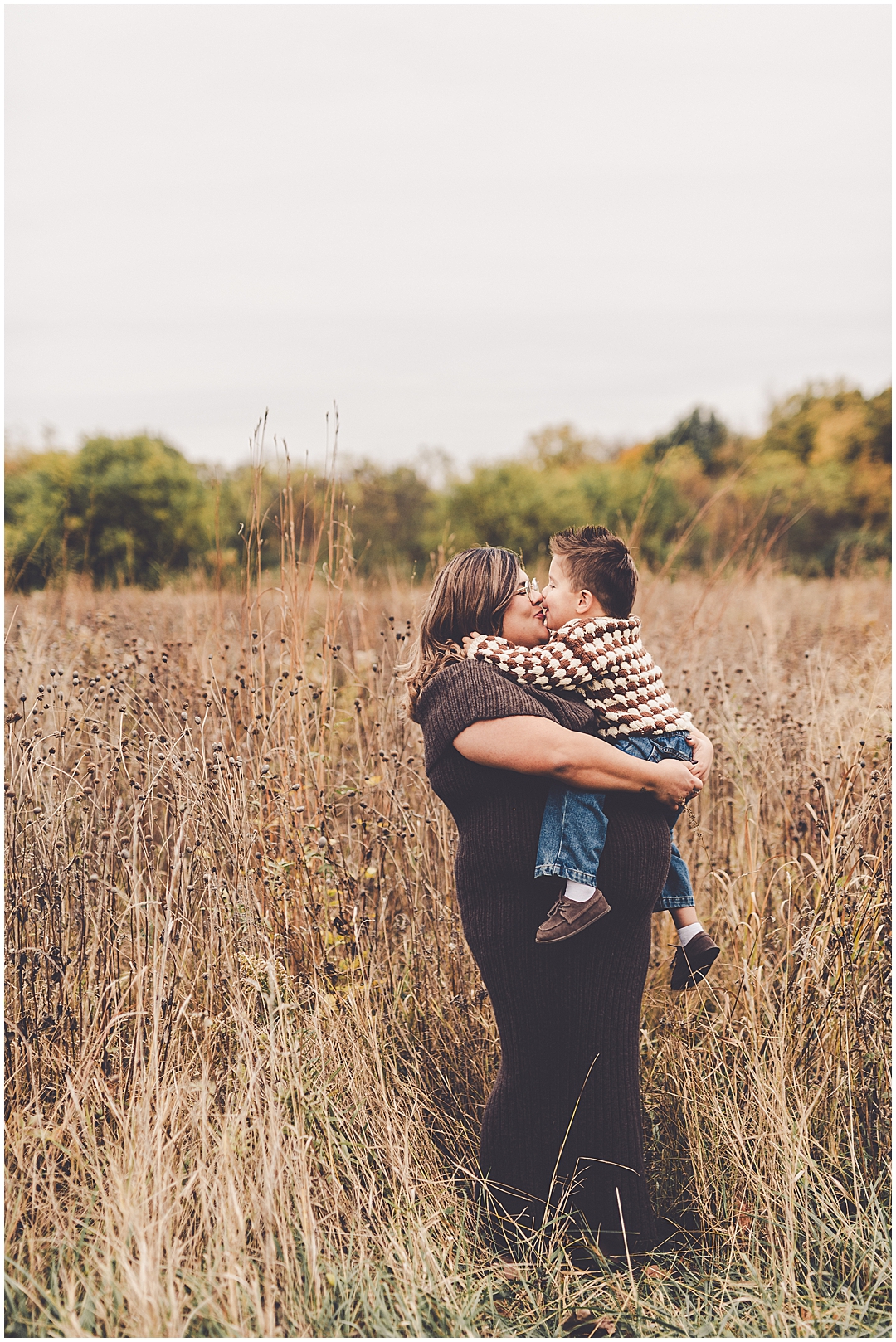 Fall maternity photos in Bourbonnais with Iroquois and Kankakee County family photographer Kara Evans Photographer