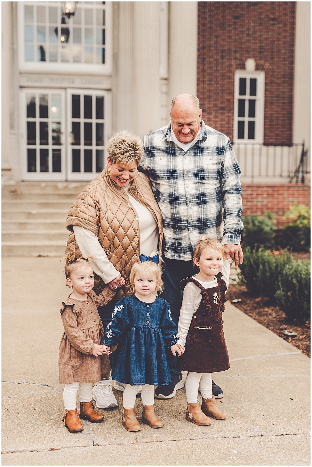 Central Illinois family photographer – Kara Evans Photographer is a family photographer In Central Illinois, Kankakee, and Iroquois County.