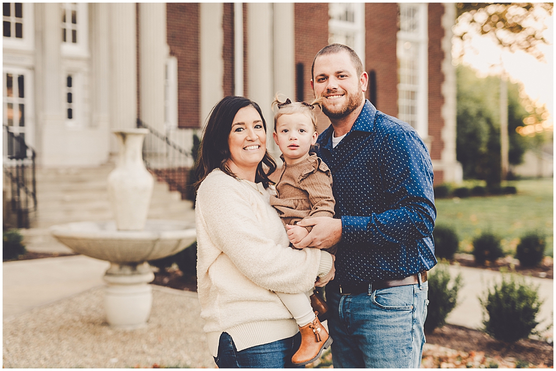 Central Illinois family photographer – Kara Evans Photographer is a family photographer In Central Illinois, Kankakee, and Iroquois County.