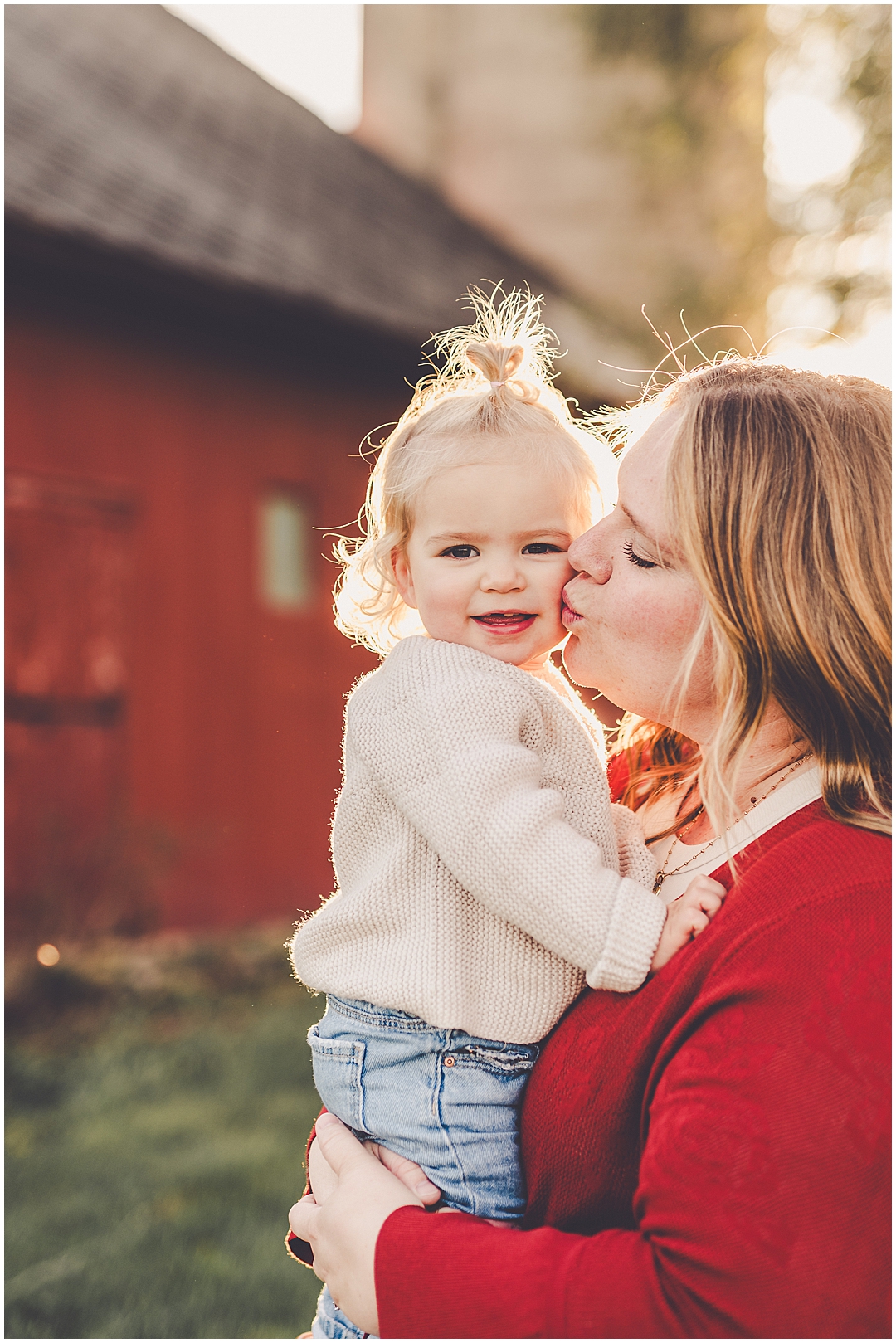 Iroquois County family photographer – Kara Evans is a family photographer serving Central Illinois along with Kankakee and Iroquois County.