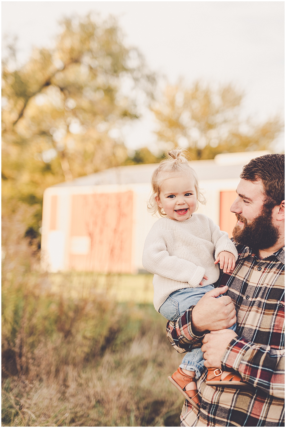 Iroquois County family photographer – Kara Evans is a family photographer serving Central Illinois along with Kankakee and Iroquois County.