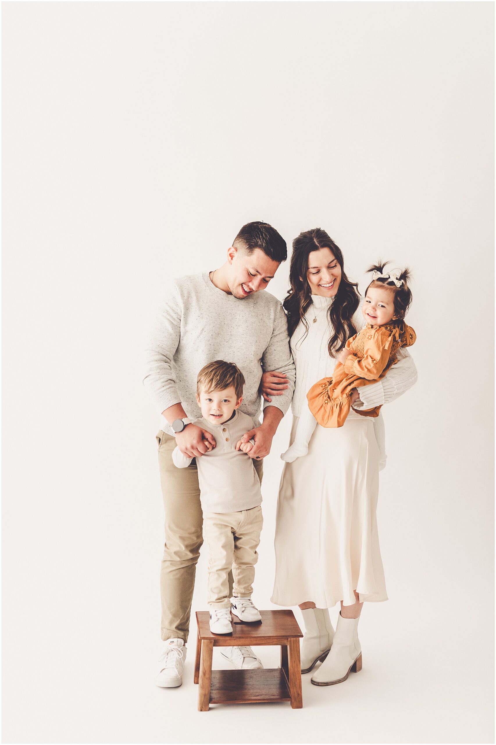 Kara Evans Photographer is a Kankakee-based studio family photographer at Studio 388 in downtown Kankakee, Illinois.