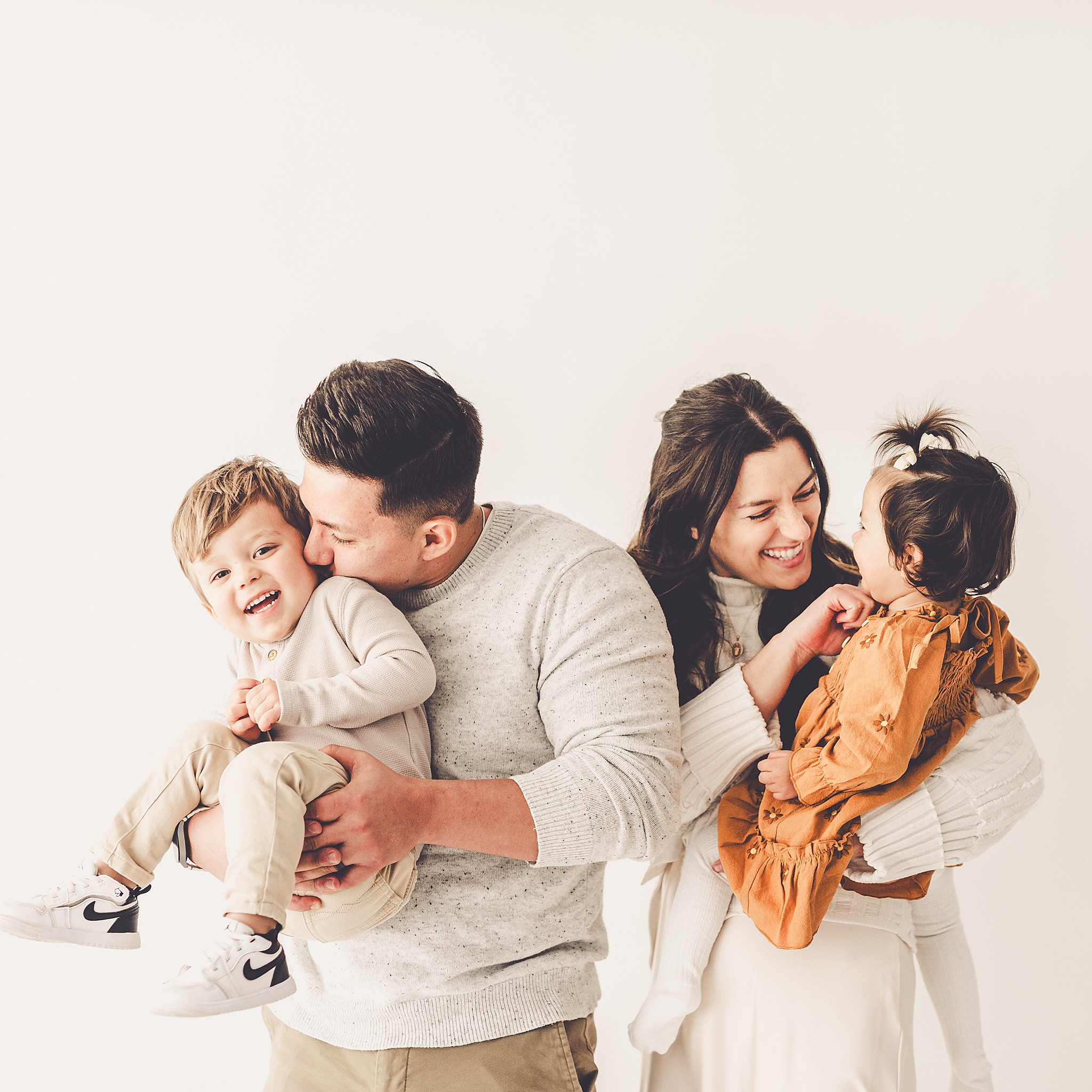 Kara Evans Photographer is a Kankakee-based studio family photographer at Studio 388 in downtown Kankakee, Illinois.